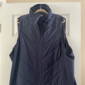 Down vest. Light weight. Navy blue